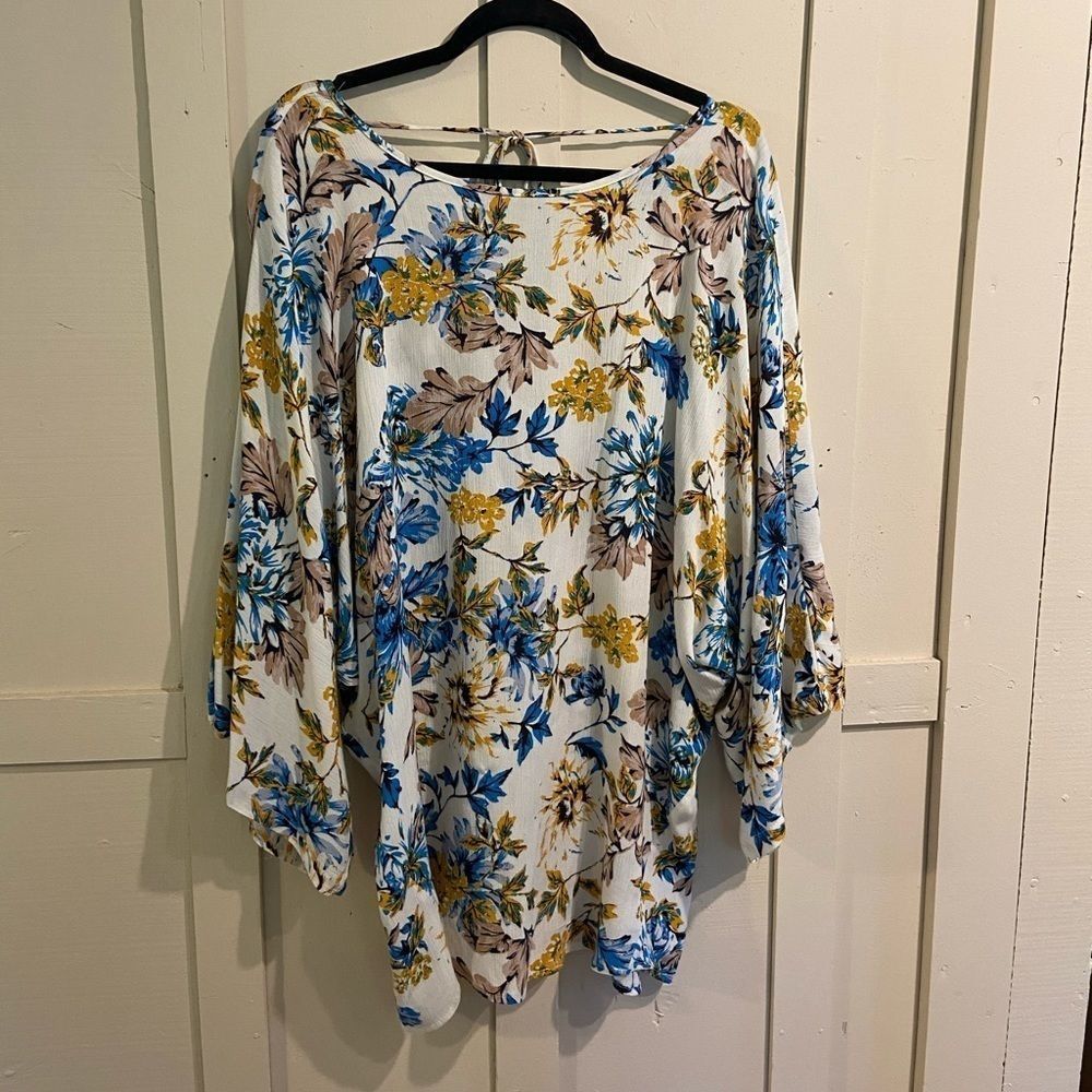 Audrey 3+1 open back floral dress size small